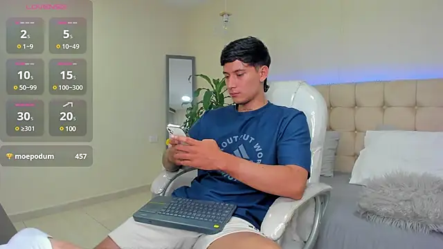 Snapshot of Damian23__ chatting on 02-19-25, 04:00 Damian23 online show from 02-19-25, 04:00