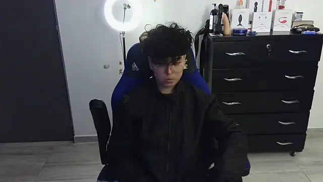 thomascooper7 online show from 02-13-25, 03:07