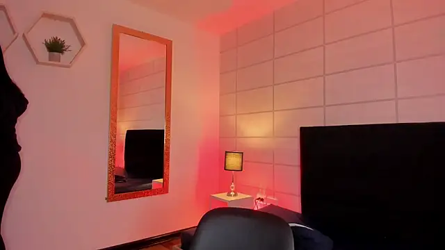 Christine Laam online show from 01-19-26, 12:09