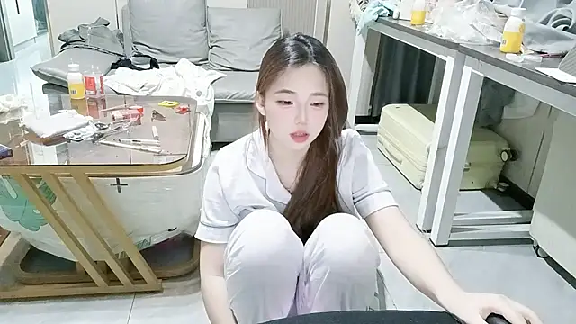 Snapshot of MM_YY_SS chatting on 10-15-25, 06:24 MM YY SS online show from 10-15-25, 06:24
