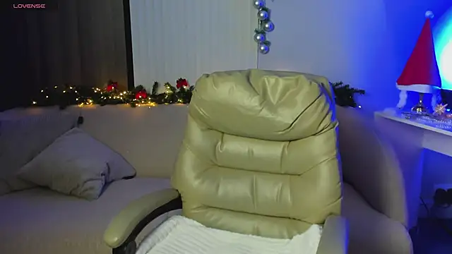 Eva Conors  online show from 12-12-24, 01:10
