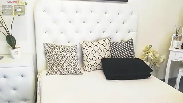 Snapshot of Ysabell01 chatting on 02-20-25, 05:23 Ysabell01 online show from 02-20-25, 05:23