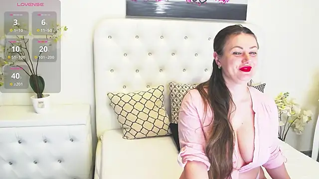 Snapshot of Ysabell01 chatting on 03-17-25, 05:34 Ysabell01 online show from 03-17-25, 05:34