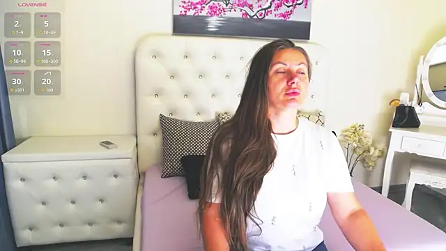 Snapshot of Ysabell01 chatting on 09-10-25, 04:23 Ysabell01 online show from 09-10-25, 04:23