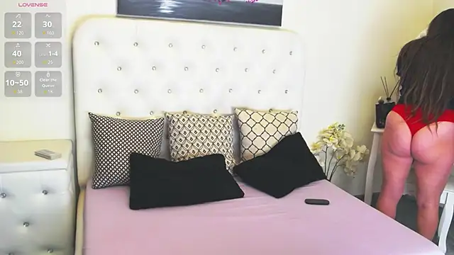 Snapshot of Ysabell01 chatting on 10-17-25, 04:26 Ysabell01 online show from 10-17-25, 04:26