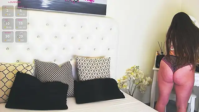 Snapshot of Ysabell01 chatting on 10-23-25, 04:23 Ysabell01 online show from 10-23-25, 04:23