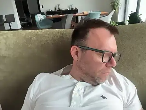 Snapshot of xmnbx77 chatting on 11-10-25, 10:58 xmnbx77 online show from 11-10-25, 10:58