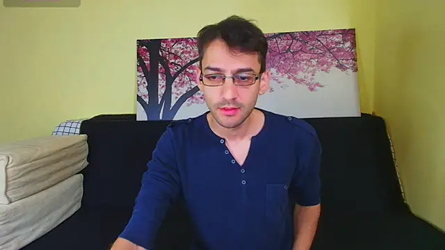 Snapshot of HungEddy chatting on 10-21-25, 08:31 HungEddy online show from 10-21-25, 08:31