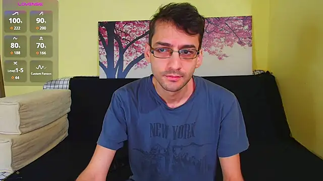 Snapshot of HungEddy chatting on 10-25-25, 08:58 HungEddy online show from 10-25-25, 08:58