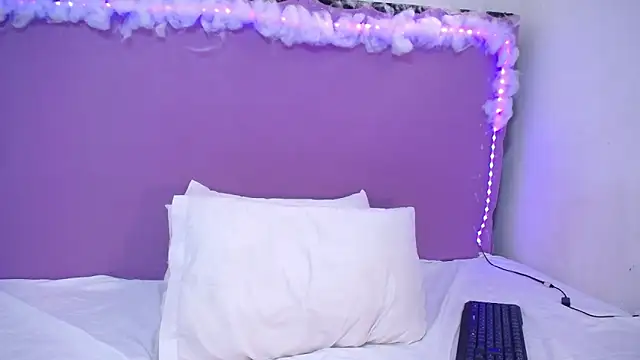 Snapshot of Amberhernandez chatting on 03-09-25, 06:32 Amberhernandez online show from 03-09-25, 06:32