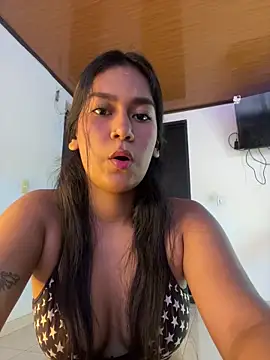 Snapshot of ALANAH_KITTY chatting on 10-18-25, 08:20 ALANAH KITTY online show from 10-18-25, 08:20