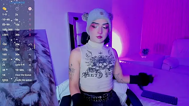 Snapshot of melodybonss_ chatting on 10-21-25, 04:46 melodybonss online show from 10-21-25, 04:46