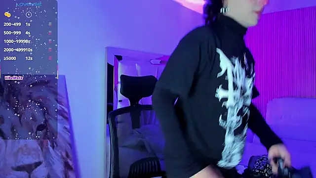 Snapshot of melodybonss_ chatting on 10-25-25, 05:04 melodybonss online show from 10-25-25, 05:04