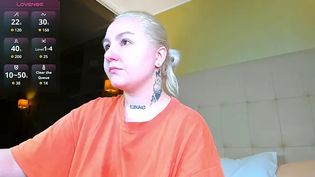 Snapshot of Debbie_Taylor chatting on 02-25-26, 05:44 Debbie Taylor online show from 02-25-26, 05:44