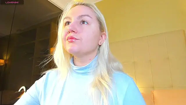 Snapshot of Debbie_Taylor chatting on 03-20-26, 05:51 Debbie Taylor online show from 03-20-26, 05:51