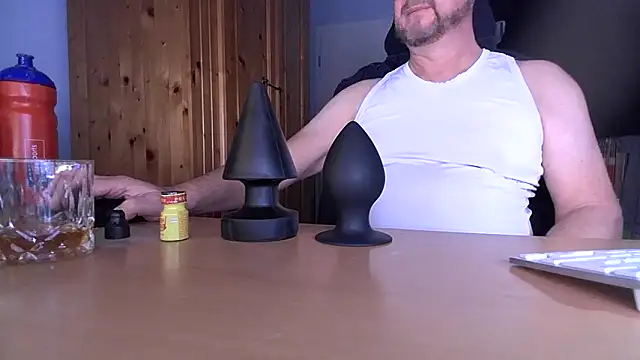 Tom PP cgn online show from 10-20-25, 05:57