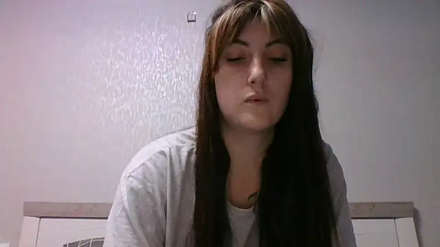Snapshot of Moniic_Moon chatting on 12-27-24, 03:48 Moniic Moon online show from 12-27-24, 03:48