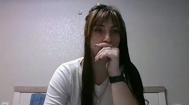 Snapshot of Moniic_Moon chatting on 01-21-25, 05:09 Moniic Moon online show from 01-21-25, 05:09