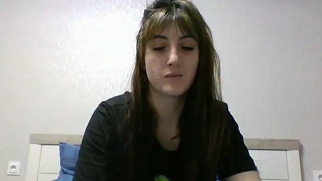 Snapshot of Moniic_Moon chatting on 02-15-25, 04:34 Moniic Moon online show from 02-15-25, 04:34
