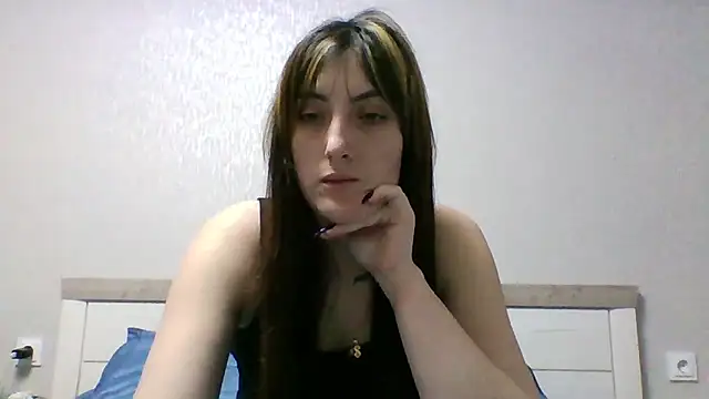 Snapshot of Moniic_Moon chatting on 02-18-25, 03:21 Moniic Moon online show from 02-18-25, 03:21
