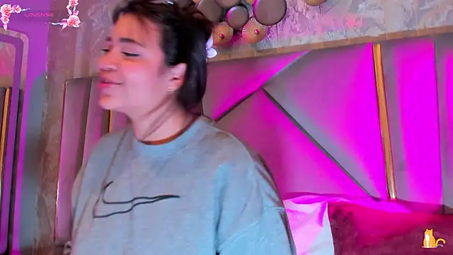 KimDevinne online show from 02-11-26, 02:49