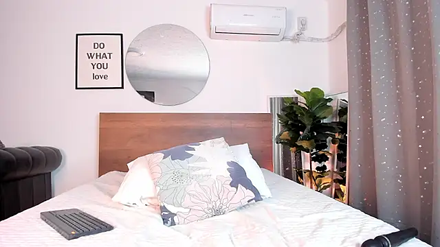 Snapshot of amber_maxwell chatting on 02-06-25, 08:50 amber maxwell online show from 02-06-25, 08:50