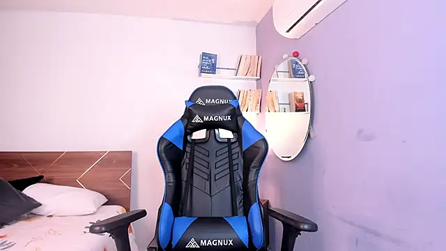 Snapshot of amber_maxwell chatting on 02-15-25, 08:43 amber maxwell online show from 02-15-25, 08:43