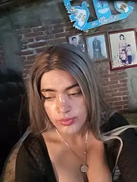 Snapshot of yovana13 chatting on 06-17-26, 05:36 yovana13 online show from 06-17-26, 05:36