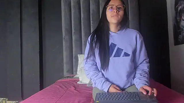 Luci And Sofi online show from 02-13-25, 08:48