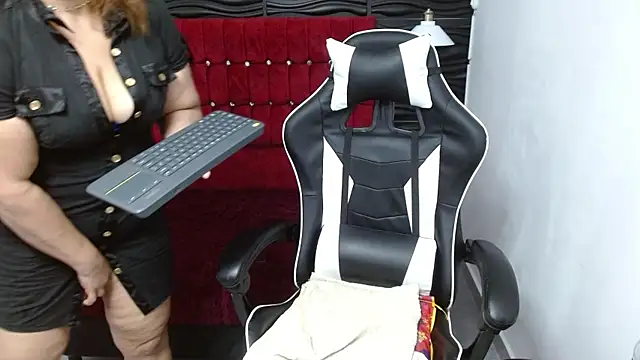 Snapshot of PervertedMature chatting on 01-22-25, 06:42 PervertedMature online show from 01-22-25, 06:42