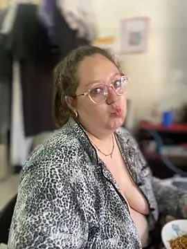 Chloee ep online show from 12-08-24, 07:32