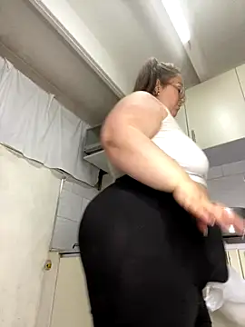 Chloee ep online show from 10-30-25, 04:14