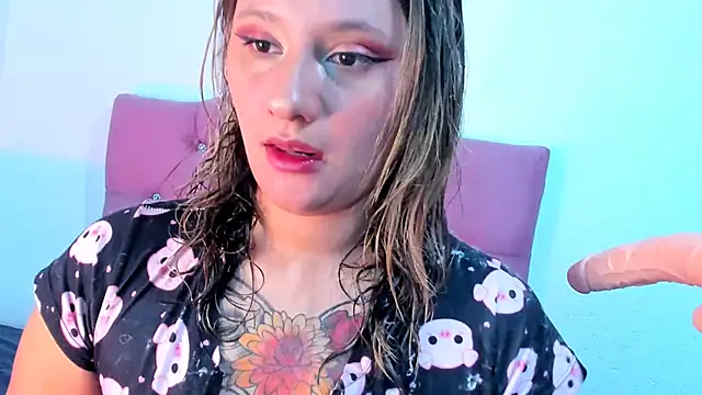 Snapshot of Mila_nixon02 chatting on 02-15-25, 02:55 Mila nixon02 online show from 02-15-25, 02:55