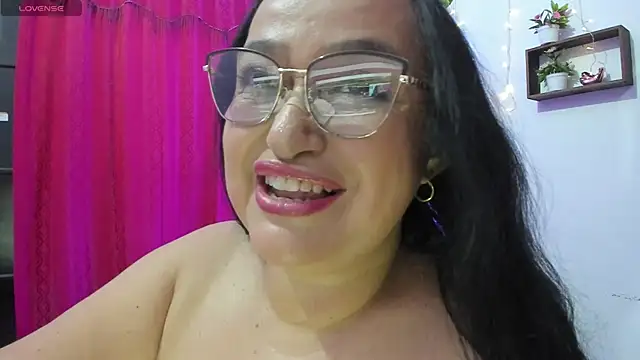 Gia Nahomi online show from 11-17-25, 09:53