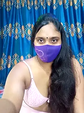 Snapshot of Hot_Maleka chatting on 03-10-25, 06:05 Hot Maleka online show from 03-10-25, 06:05