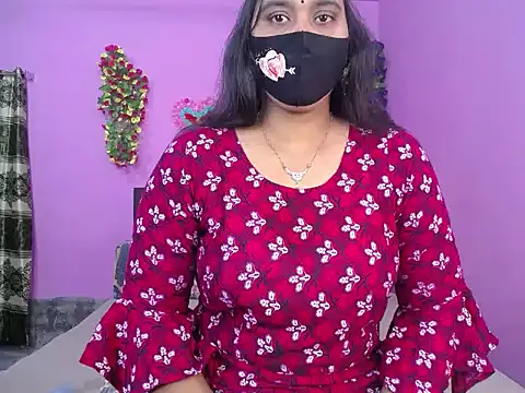 Snapshot of Hot_Maleka chatting on 10-28-25, 01:20 Hot Maleka online show from 10-28-25, 01:20