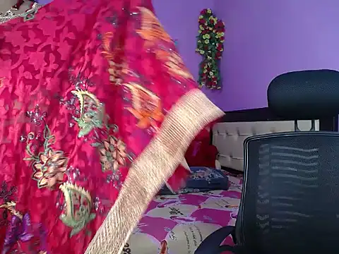 Snapshot of Hot_Maleka chatting on 02-16-26, 04:47 Hot Maleka online show from 02-16-26, 04:47