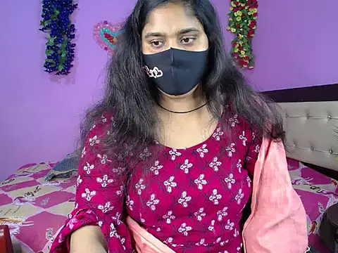 Snapshot of Hot_Maleka chatting on 02-18-26, 02:18 Hot Maleka online show from 02-18-26, 02:18