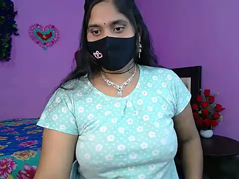 Snapshot of Hot_Maleka chatting on 03-24-26, 04:45 Hot Maleka online show from 03-24-26, 04:45