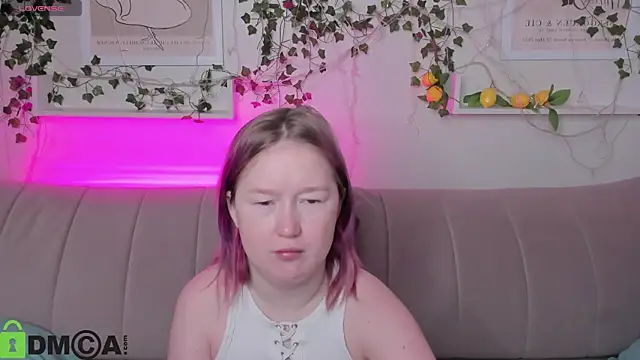 Sara Robinson online show from 09-26-25, 02:37