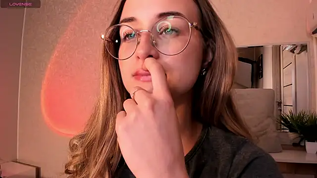 Tiffanyhunt online show from 09-29-25, 01:38