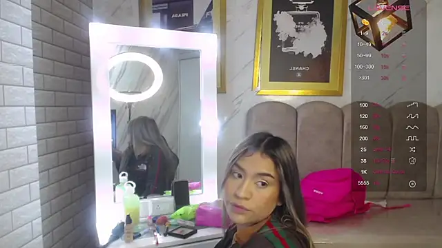 Snapshot of _Charlotte_v chatting on 03-18-26, 03:53 Charlotte v online show from 03-18-26, 03:53