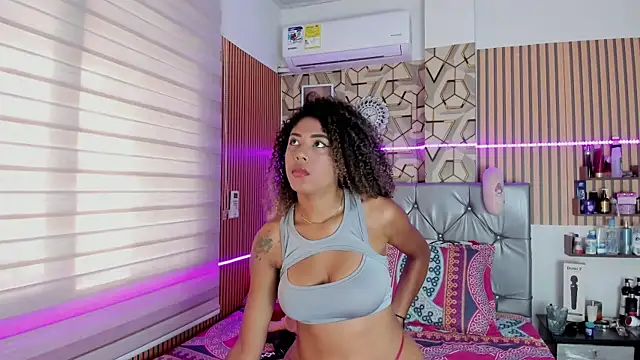 Snapshot of charlotteone chatting on 10-18-25, 12:06 charlotteone online show from 10-18-25, 12:06