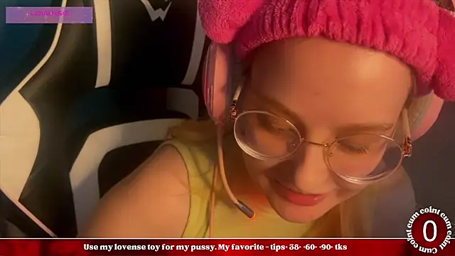 Snapshot of JacyWinslat chatting on 02-12-25, 02:43 JacyWinslat online show from 02-12-25, 02:43