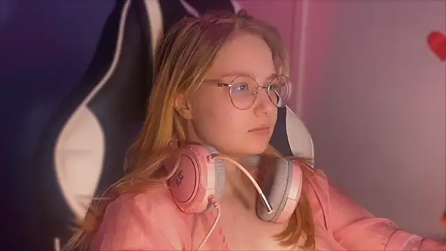 Snapshot of JacyWinslat chatting on 02-15-25, 11:47 JacyWinslat online show from 02-15-25, 11:47