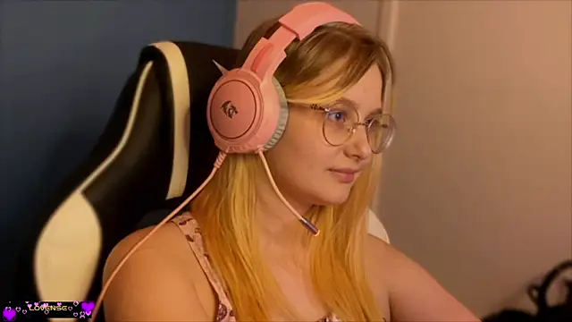 Snapshot of JacyWinslat chatting on 02-19-25, 07:48 JacyWinslat online show from 02-19-25, 07:48