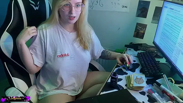 Snapshot of JacyWinslat chatting on 02-25-25, 06:42 JacyWinslat online show from 02-25-25, 06:42