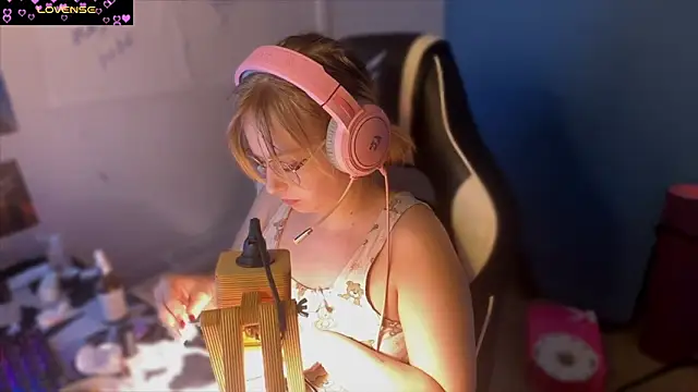 Snapshot of JacyWinslat chatting on 03-03-25, 02:59 JacyWinslat online show from 03-03-25, 02:59