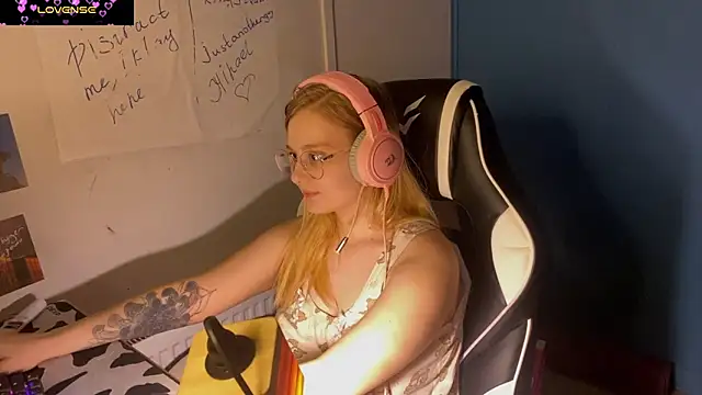 Snapshot of JacyWinslat chatting on 03-03-25, 07:28 JacyWinslat online show from 03-03-25, 07:28