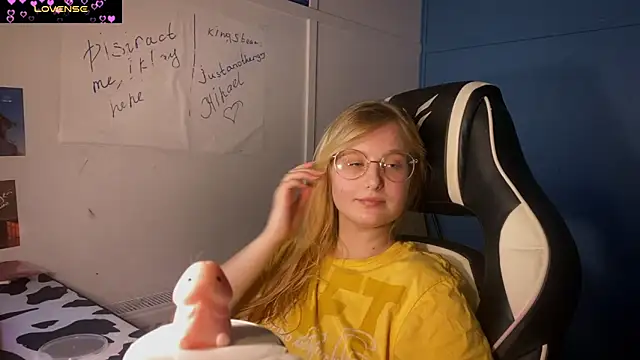 Snapshot of JacyWinslat chatting on 03-04-25, 08:16 JacyWinslat online show from 03-04-25, 08:16